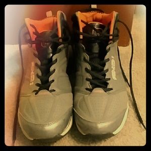 A pair of and1 hightop sheos
